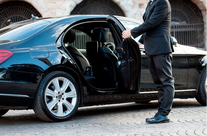 Top-Rated Chauffeur Hire Near Me: Your Luxury Ride Awaits!