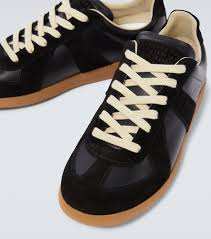 Replica Shoes vs. Authentic: Is It Worth the Investment?
